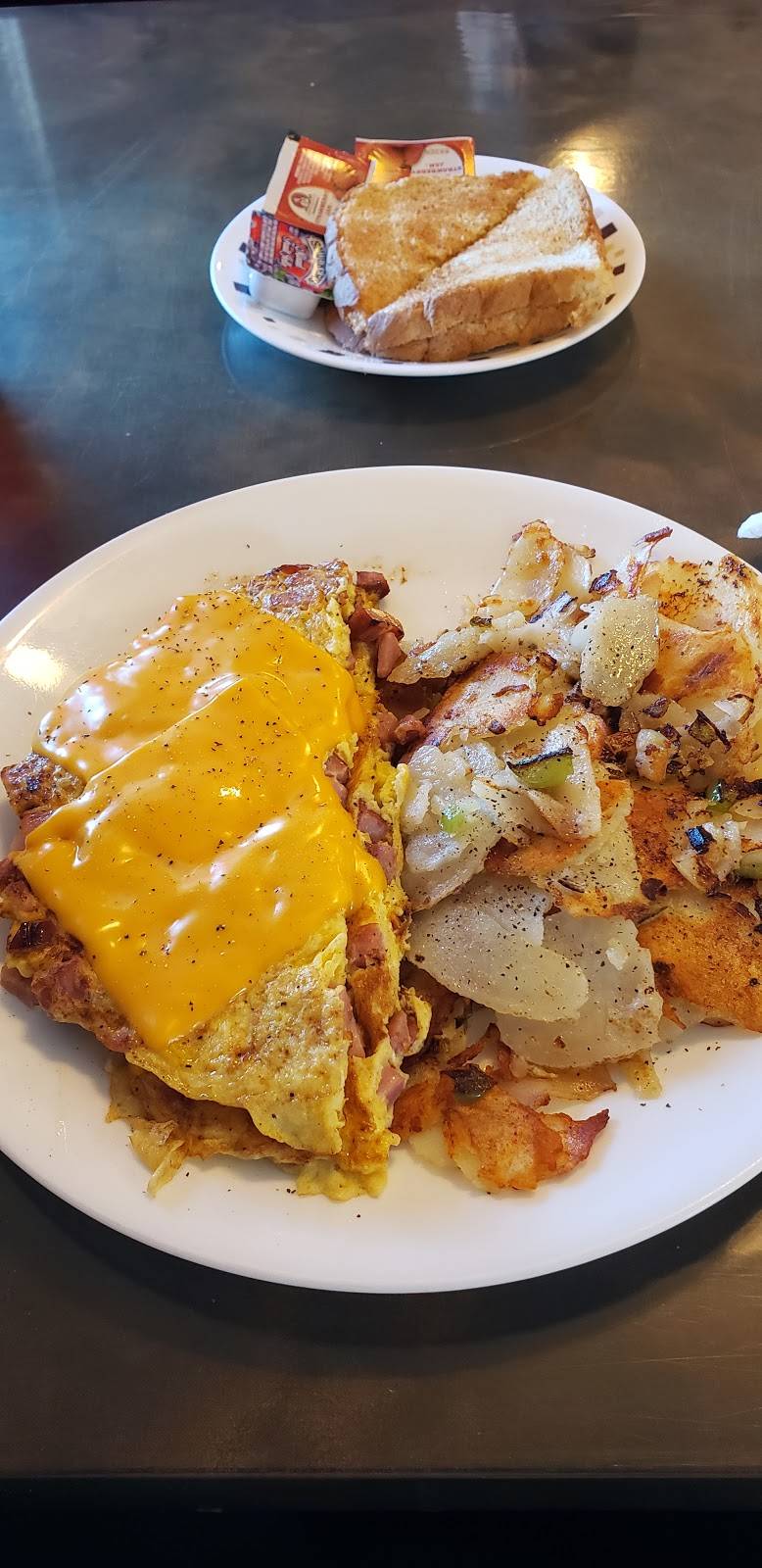 Mesa Community Restaurant | restaurant | 535 N Country Club Dr, Mesa, AZ 85201, USA | 4808330128 OR +1 480-833-0128