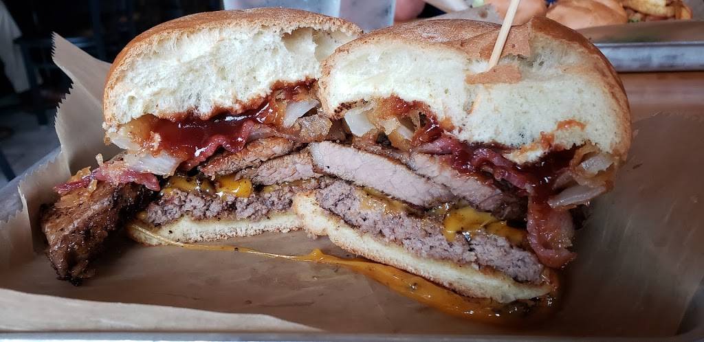 Burgers And Bottles | restaurant | 1278 Lone Oak Rd, Eagan, MN 55121, USA | 6513407175 OR +1 651-340-7175