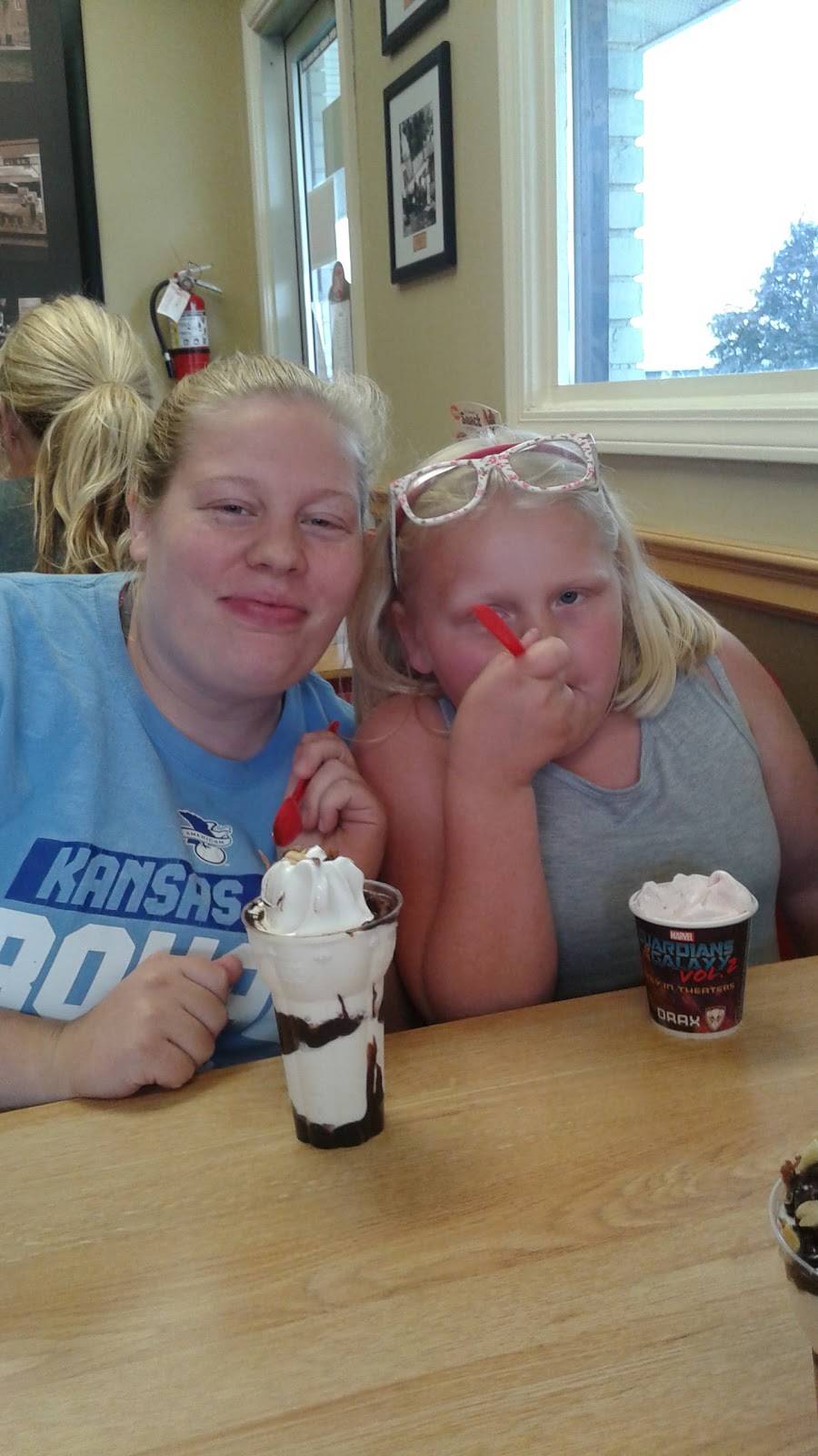 Dairy Queen | restaurant | 409 S Silver St, Paola, KS 66071, USA | 9132943192 OR +1 913-294-3192