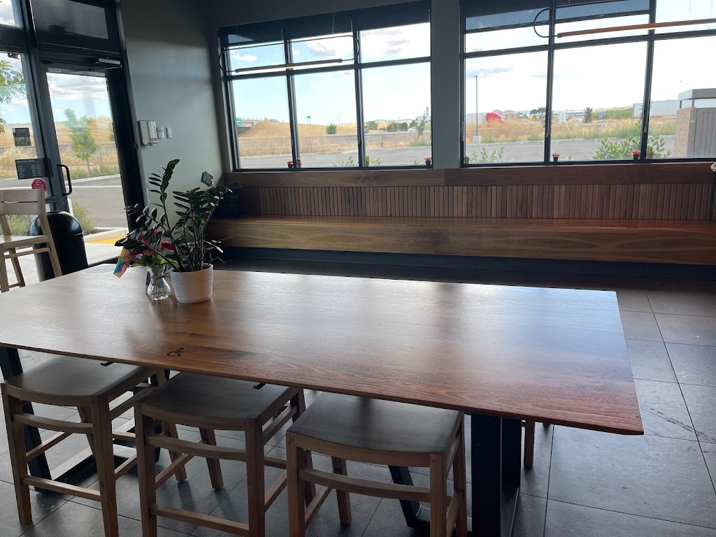 Starbucks | cafe | 30016 Rd 8, Dunnigan, CA 95695, USA | 5303253045 OR +1 530-325-3045