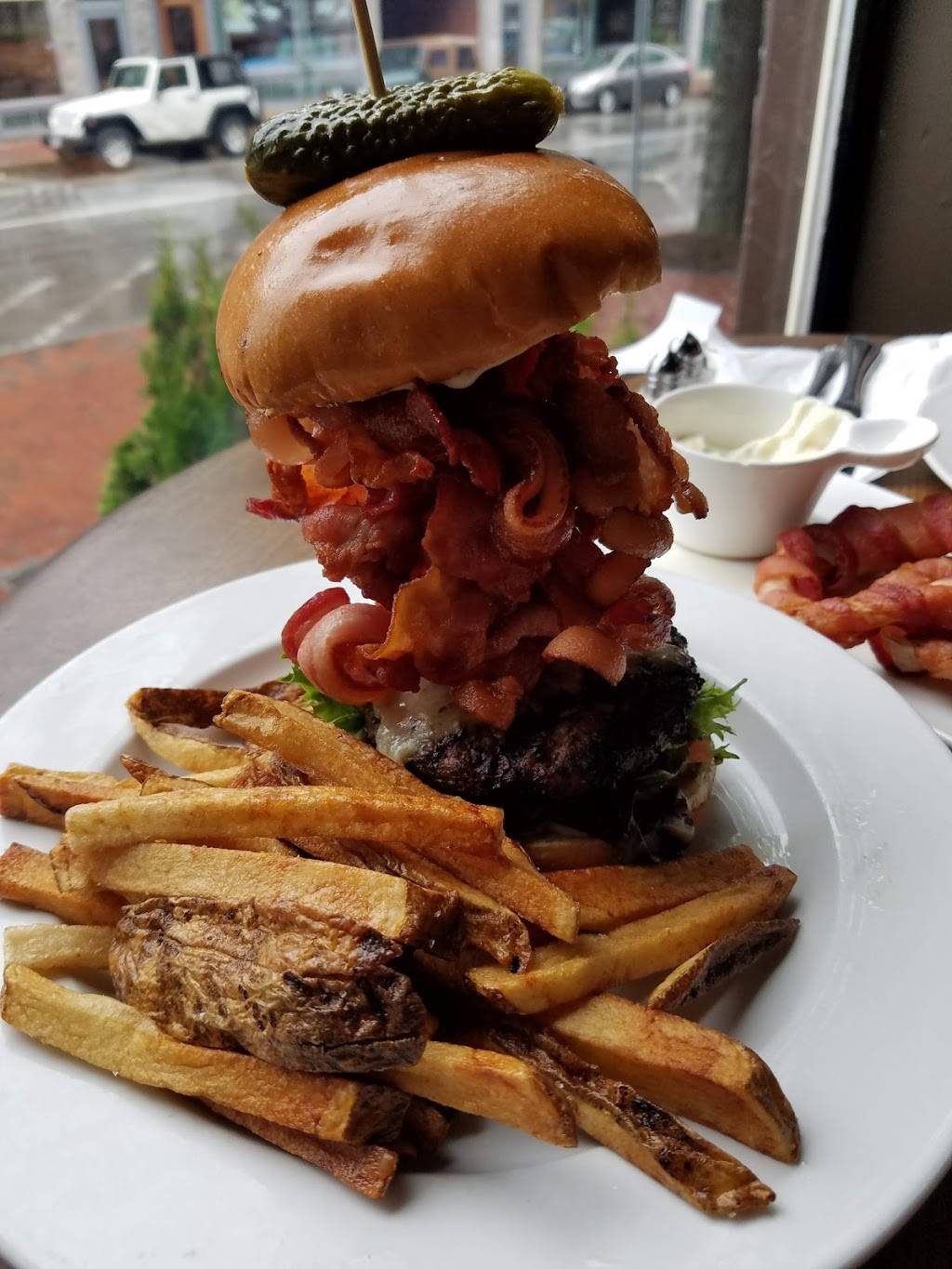 House Of Bacon | restaurant | 34 Court St, Auburn, ME 04210, USA | 2072008057 OR +1 207-200-8057