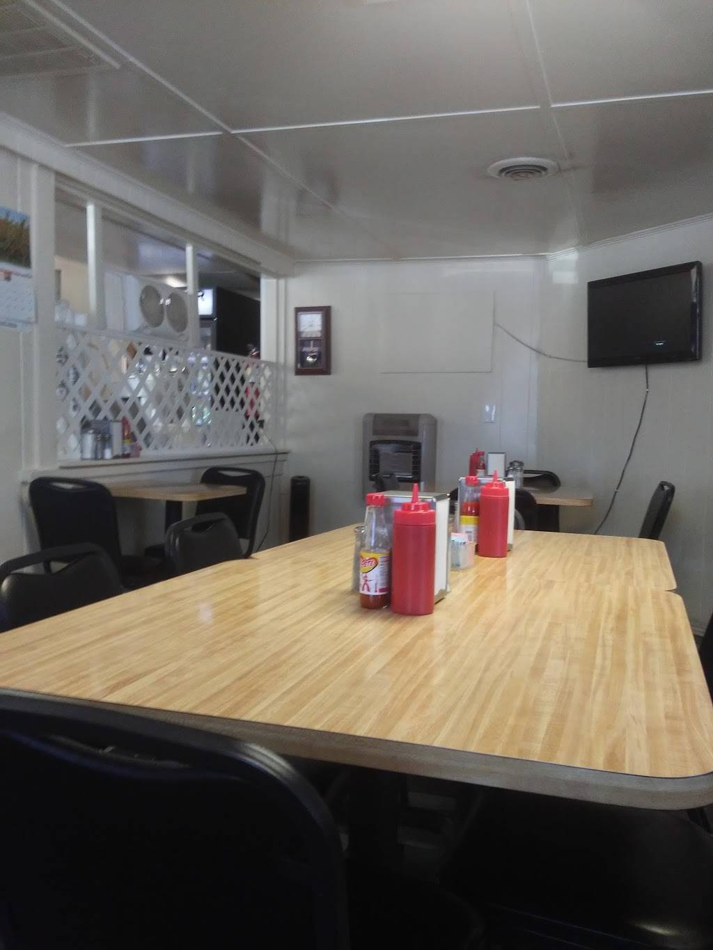 Corner Grill | restaurant | 360 S Raleigh St, Angier, NC 27501, USA | 9196392312 OR +1 919-639-2312