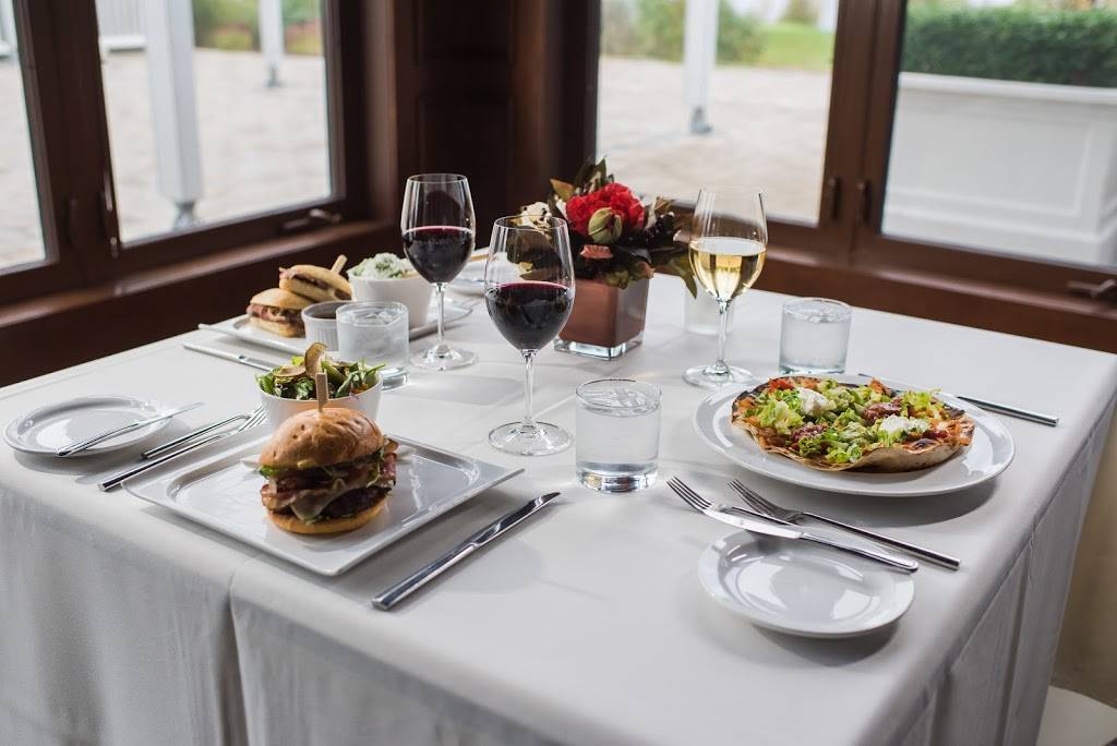 Sweetwater Restaurant & Bar | restaurant | 221 McLeese Dr, Kemble, ON N0H 1S0, Canada | 5193702173 OR +1 519-370-2173