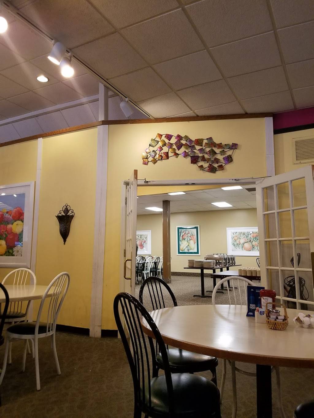 Old Fashioned Garden Cafe | bakery | 11040 Oak St, Omaha, NE 68144, USA | 4023930252 OR +1 402-393-0252