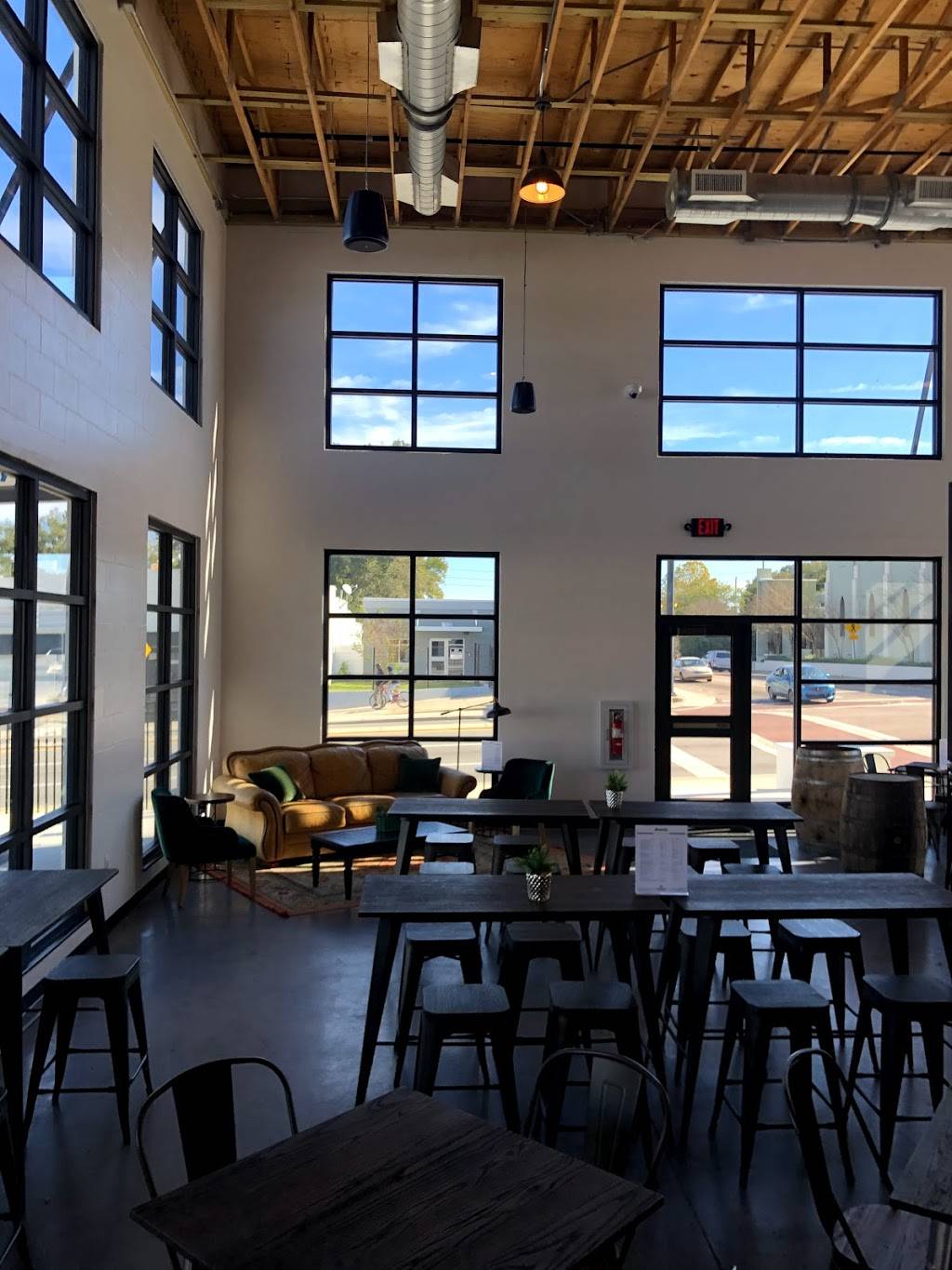 The Yard On Mass | restaurant | 802 N Massachusetts Ave, Lakeland, FL 33801, USA | 8633330330 OR +1 863-333-0330