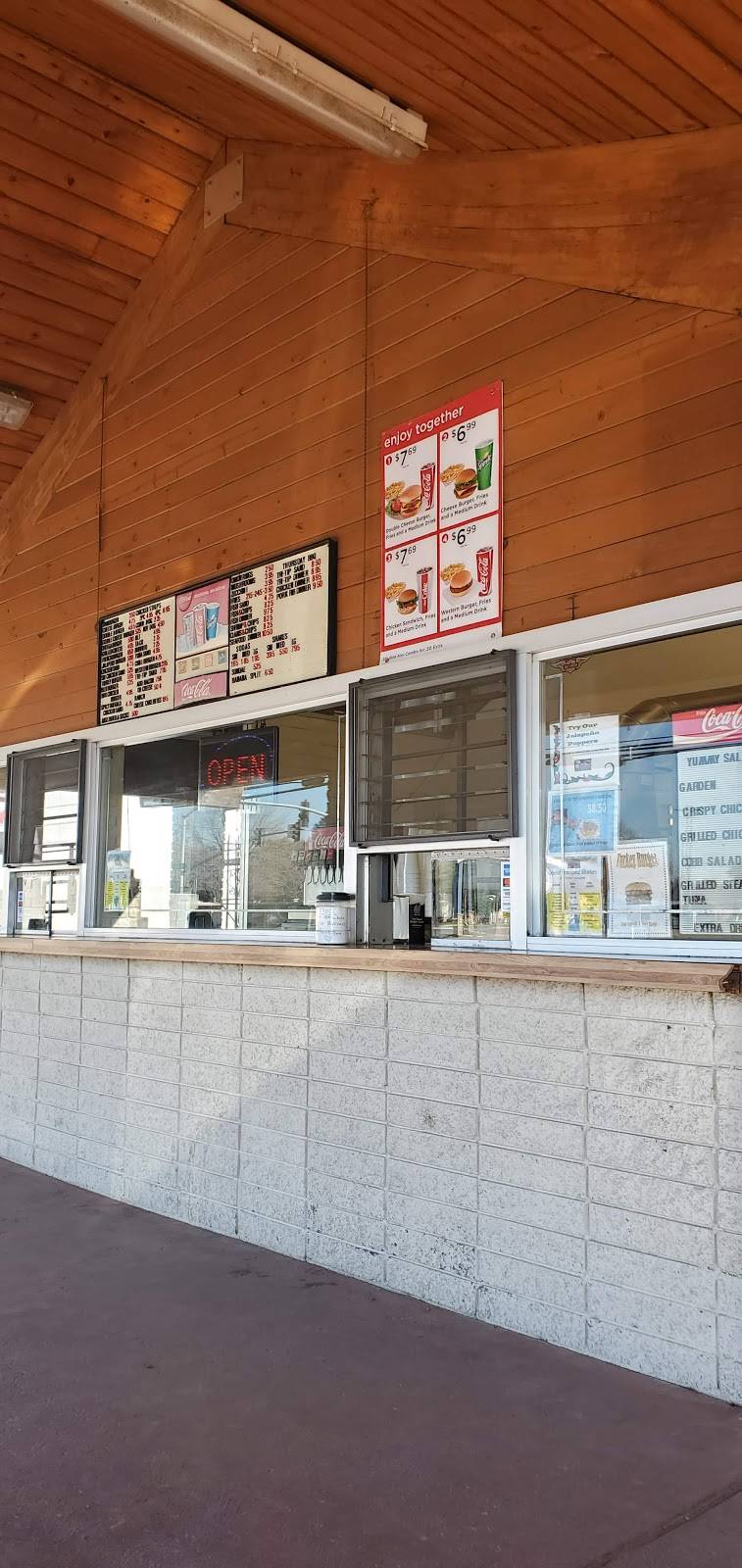 Campus Drive-In | restaurant | 660 E Elm Ave, Coalinga, CA 93210, USA | 5599351127 OR +1 559-935-1127