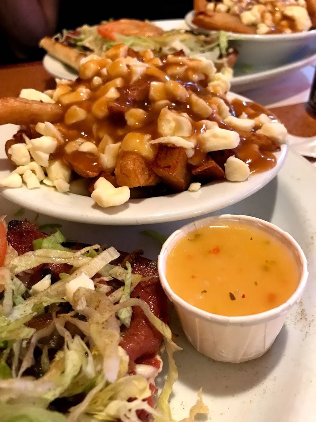 Vincent Sous-Marins | restaurant | 3855 Rue Sainte-Catherine E, Montréal, QC H1W 3L6, Canada | 5145266606 OR +1 514-526-6606