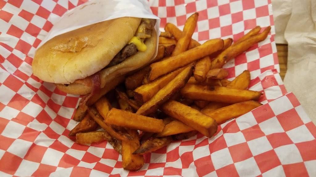 Daves Burger Barn | restaurant | 600 N Patricia St, Waco, TX 76705, USA | 2548678000 OR +1 254-867-8000