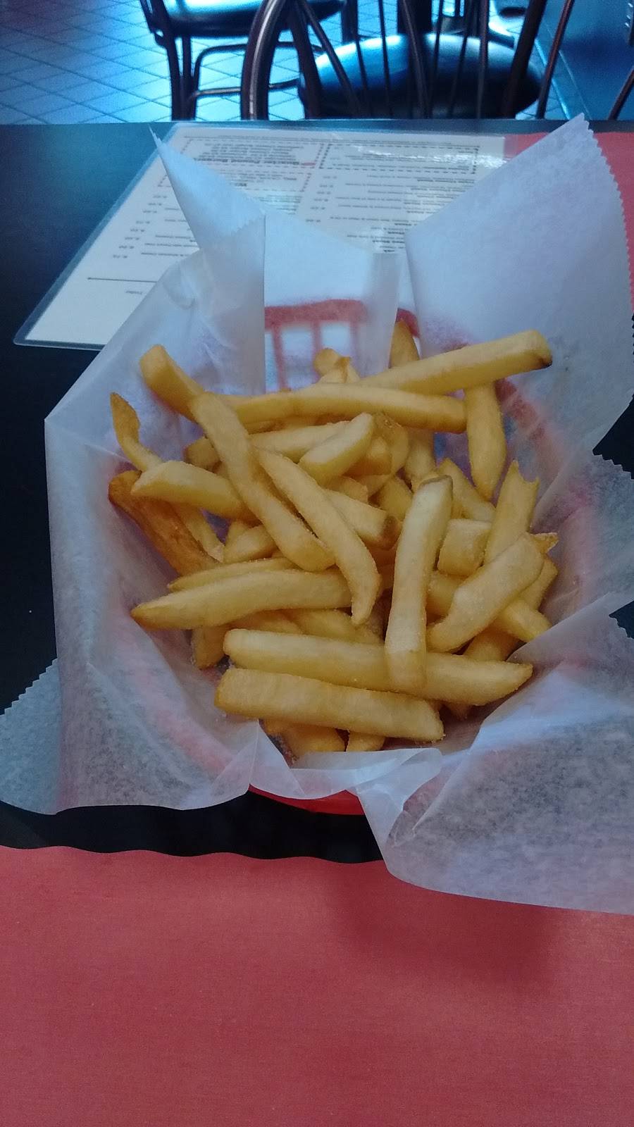 Chrissys Steak Shop | restaurant | 3063 William Penn Hwy, Easton, PA 18045, USA | 6102534033 OR +1 610-253-4033