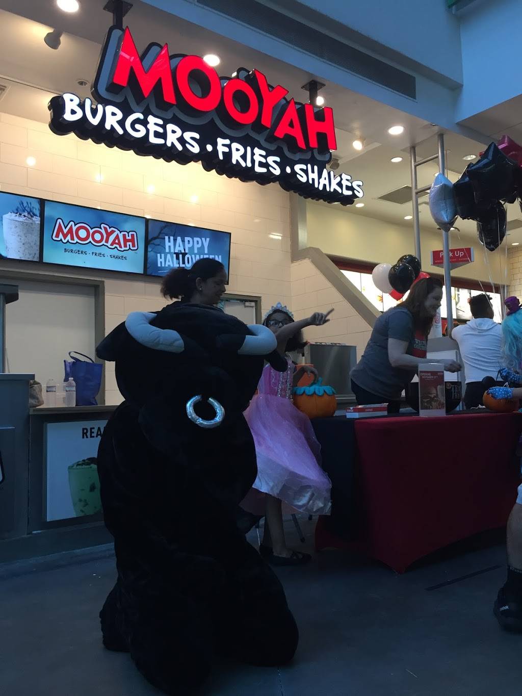 MOOYAH Burgers, Fries & Shakes | restaurant | 1700 Oviedo Mall Boulevard, Oviedo, FL 32765, USA | 4075424408 OR +1 407-542-4408