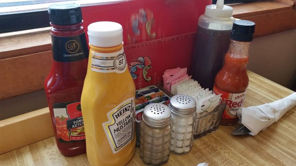 Marthas Kitchen | restaurant | 302 E Van Buren St, Malta, IL 60150, USA | 8158259009 OR +1 815-825-9009