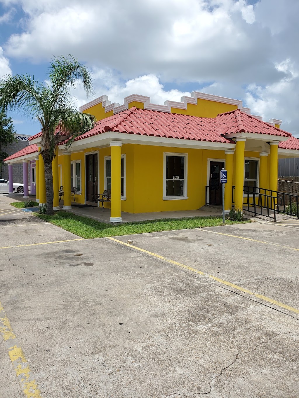 La Güera Hamburgers | restaurant | 1904 E 13th St, Brownsville, TX 78521, USA | 9565426636 OR +1 956-542-6636