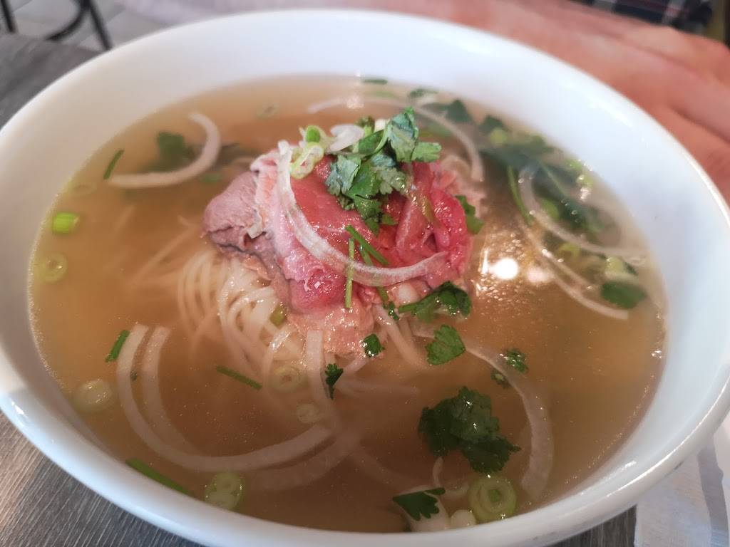 Le Bistro Pho | restaurant | 62 Boulevard Saint-Raymond, Gatineau, QC J8Y 1S1, Canada | 8192057878 OR +1 819-205-7878