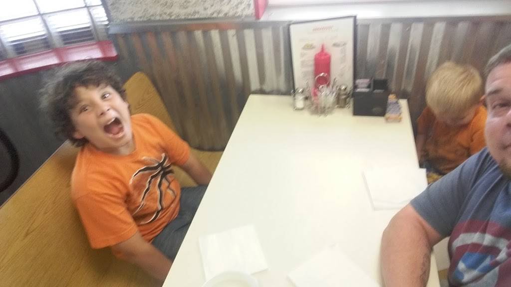 Andys Drive-In | restaurant | 2929 Roosevelt Rd, Kenosha, WI 53143, USA | 2626582067 OR +1 262-658-2067