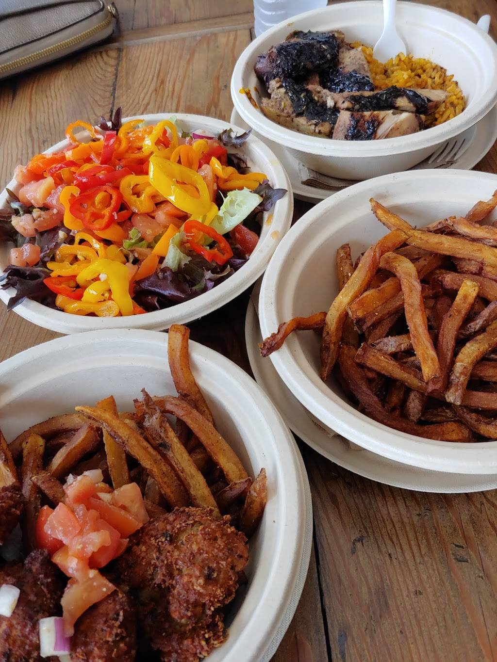 Yumvillage | restaurant | 6500 Woodward Ave, Detroit, MI 48202, USA | 3133346099 OR +1 313-334-6099