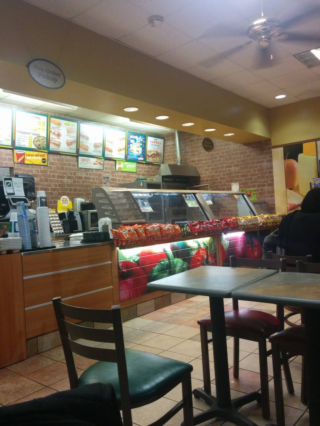 Subway Restaurants | restaurant | 52 W John St, Hicksville, NY 11801, USA | 5169381880 OR +1 516-938-1880
