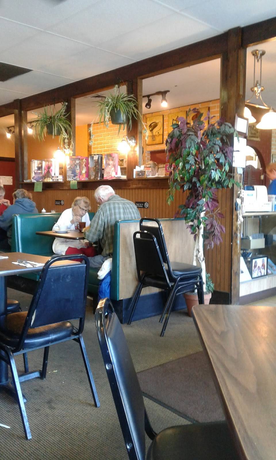 Chris Family Restaurant | restaurant | 84 Broadway Ave, Bedford, OH 44146, USA | 4407861007 OR +1 440-786-1007