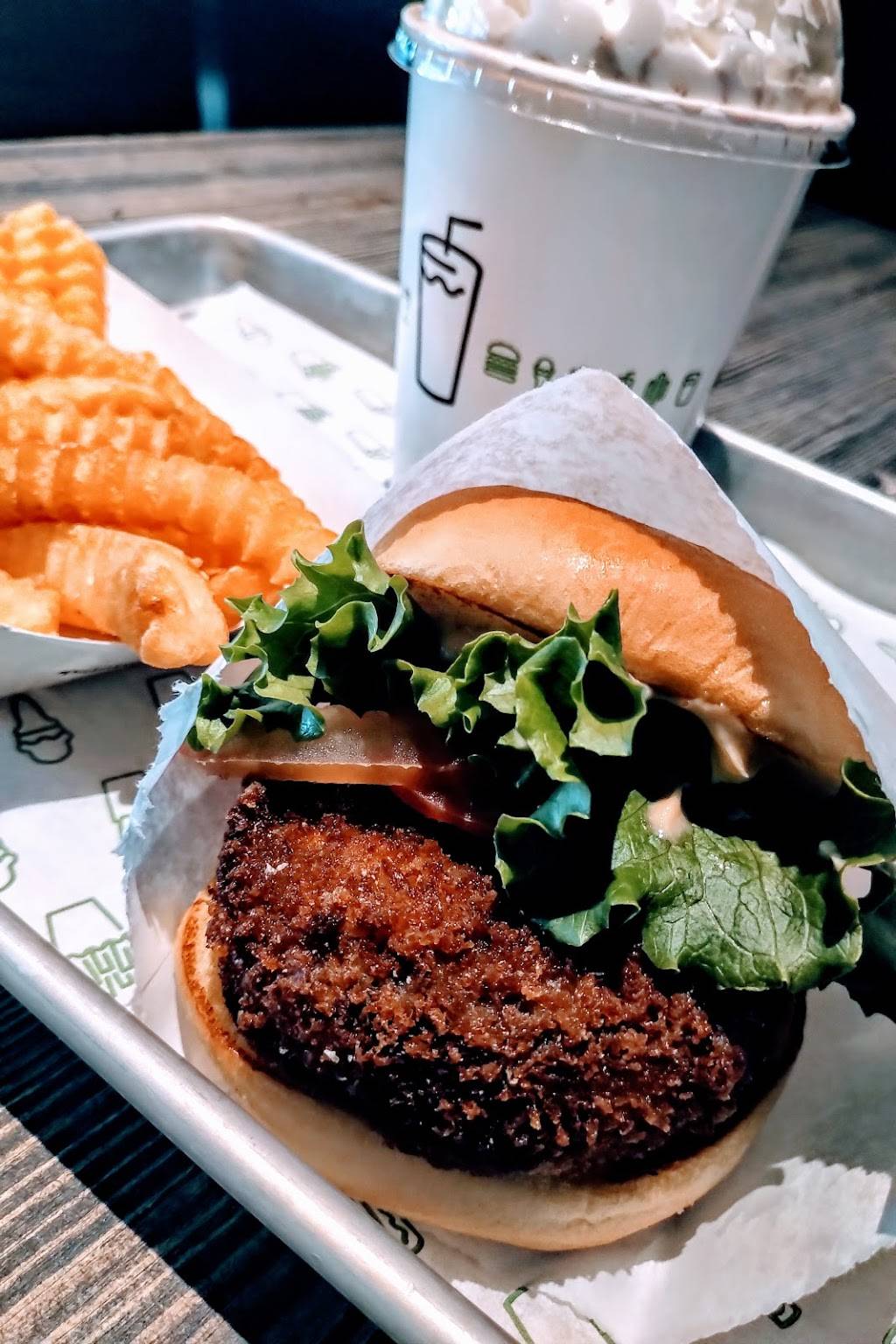 Shake Shack | restaurant | 226 Legacy Pl, Dedham, MA 02026, USA | 7814897330 OR +1 781-489-7330
