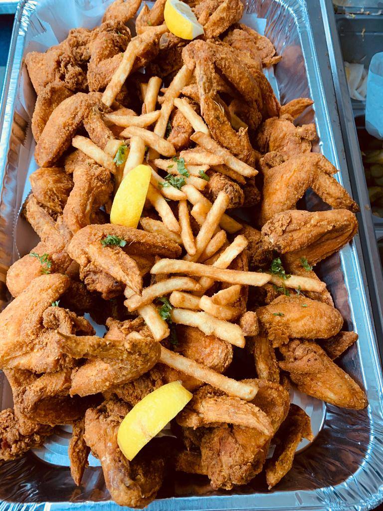 Crown Burgers | restaurant | 20449 Schaefer Hwy, Detroit, MI 48235, USA | 3138556565 OR +1 313-855-6565