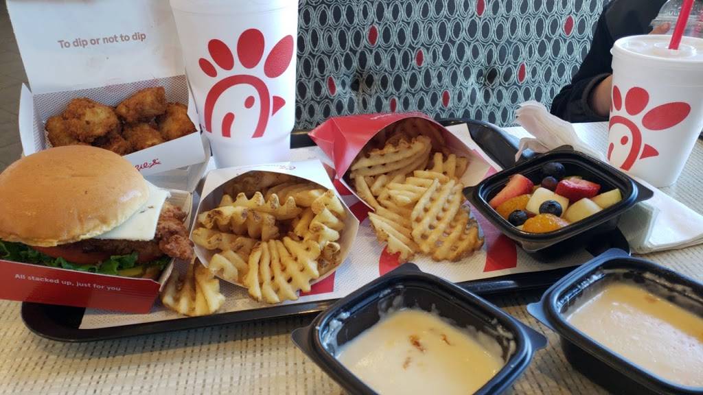 Chick-fil-A | restaurant | 150 W Town Square Way, Oak Creek, WI 53154, USA | 4145710048 OR +1 414-571-0048