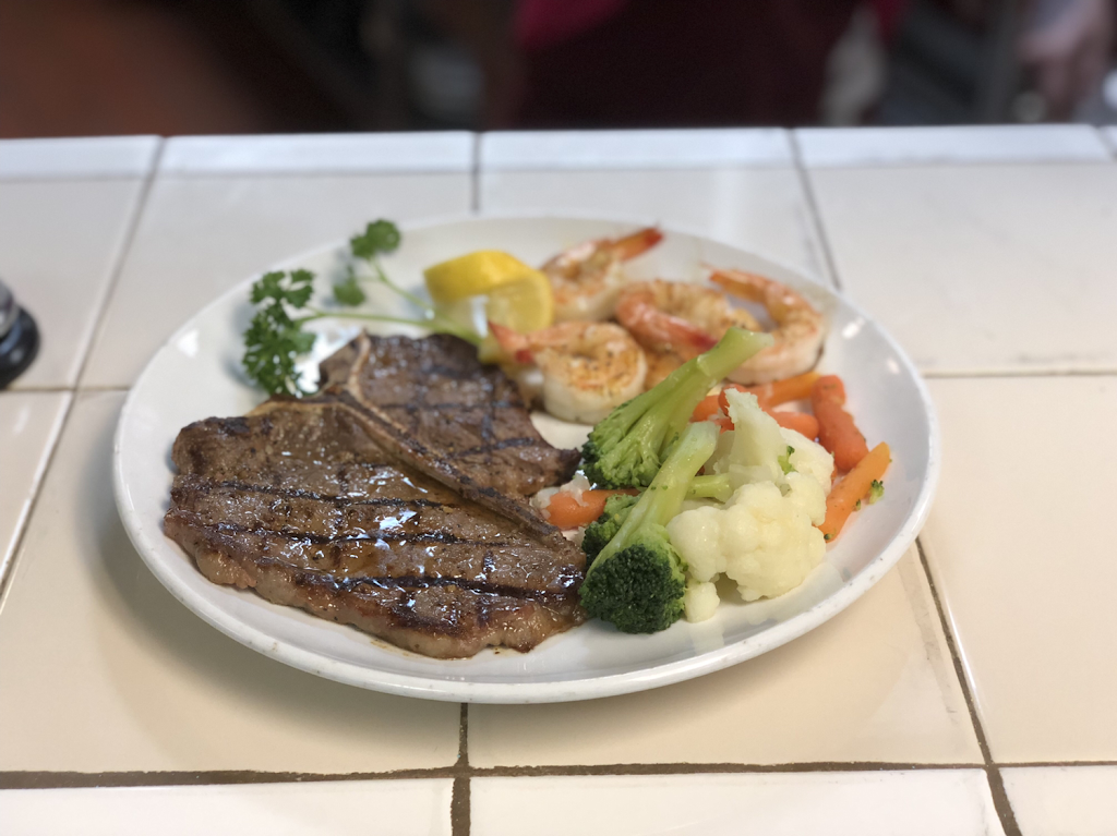 Kings Grill & Bar | restaurant | 3801 N Navarro St, Victoria, TX 77901, USA | 3617035511 OR +1 361-703-5511