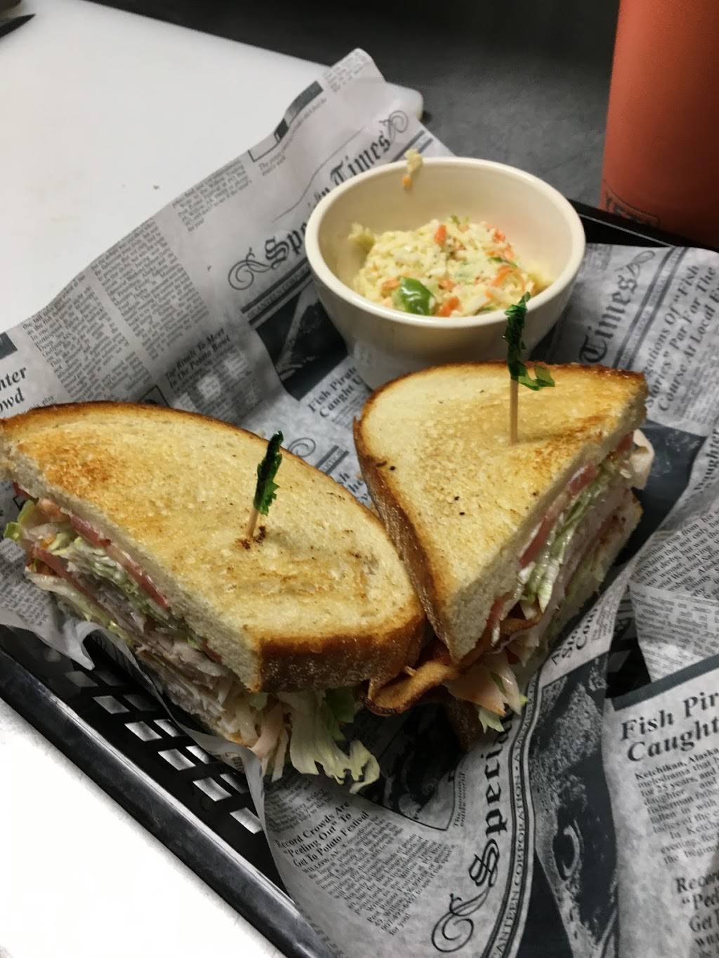 Monarch Cafe | restaurant | 208 W Howry Ave, DeLand, FL 32720, USA | 3868732117 OR +1 386-873-2117