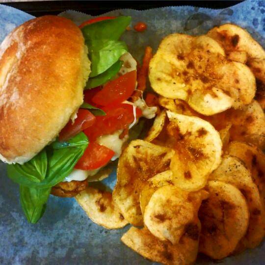 Cross Roads Diner | restaurant | 94 New Rochester Rd, Dover, NH 03820, USA | 6037400233 OR +1 603-740-0233