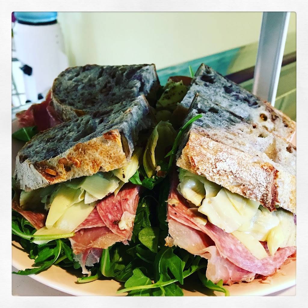 Auntie Dee Dees Homemade Vt Baked Goods | restaurant | 185 Mountain Rd, East Burke, VT 05832, USA | 8025351206 OR +1 802-535-1206