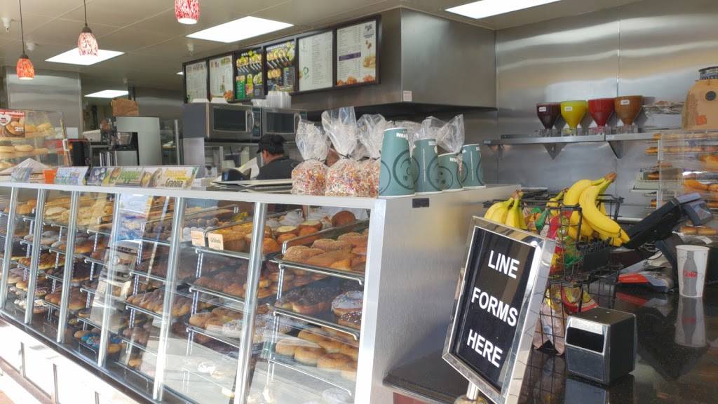 Yum Yum Donuts | cafe | 16530 Soledad Canyon Rd, Canyon Country, CA 91351, USA | 6612529992 OR +1 661-252-9992