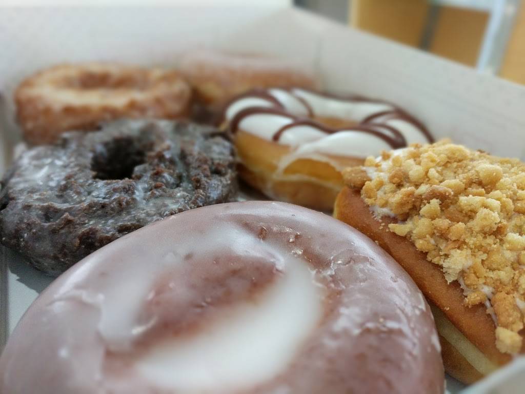 Krispy Kreme | cafe | 114 N Dupont Hwy, New Castle, DE 19720, USA | 3023270596 OR +1 302-327-0596