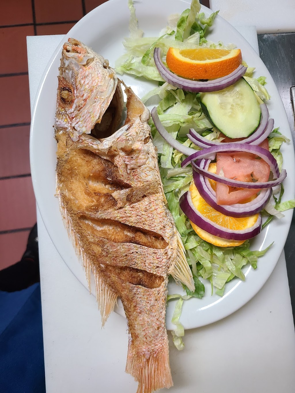 Acapulco seafood house | restaurant | 2401 White Ln H, Bakersfield, CA 93304, USA | 6618343606 OR +1 661-834-3606
