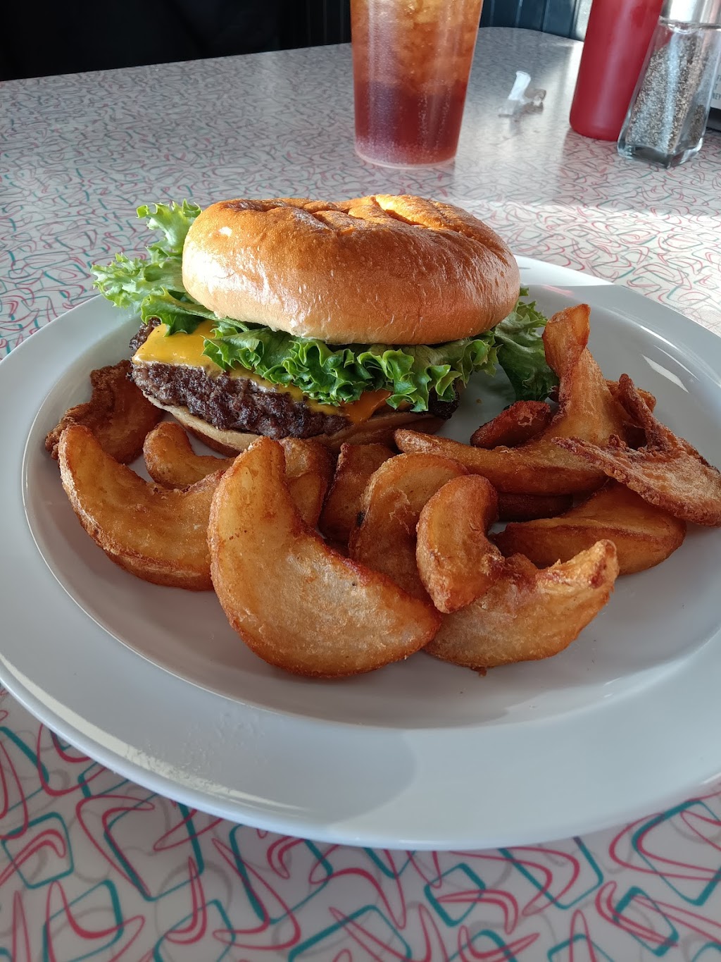 The Daydream Diner | restaurant | 2132 N Locust Ave, Lawrenceburg, TN 38464, USA | 9312446445 OR +1 931-244-6445