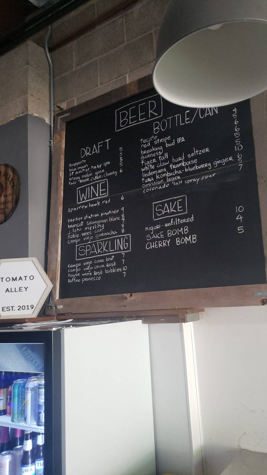 Tomato Alley Free House | restaurant | 2020 16th St, Sacramento, CA 95818, USA | 9162284880 OR +1 916-228-4880