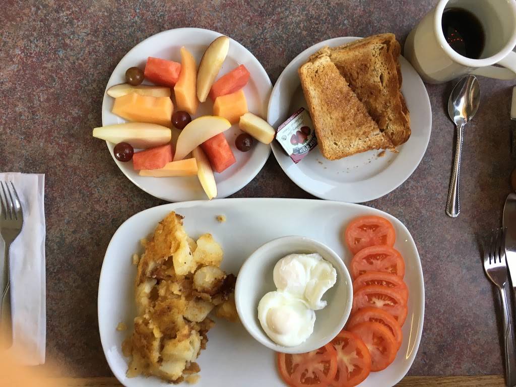 Chuckwagon Restaurant | restaurant | 7 Ingersoll Road, Woodstock, ON N4S 2R1, Canada | 5195392522 OR +1 519-539-2522