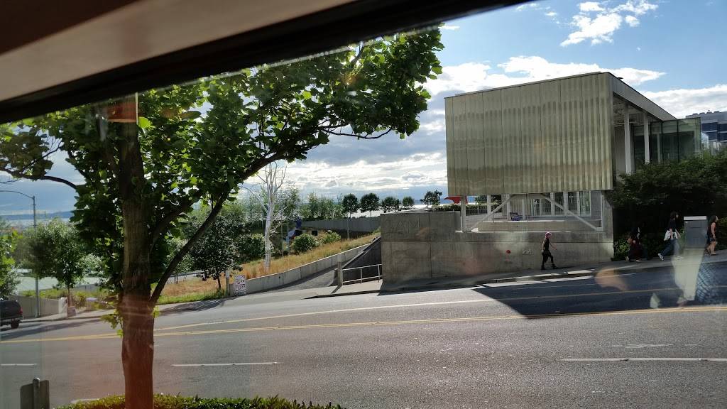 Romios Pizza & Pasta | restaurant | 2801 Western Ave E, Seattle, WA 98121, USA | 2062845420 OR +1 206-284-5420