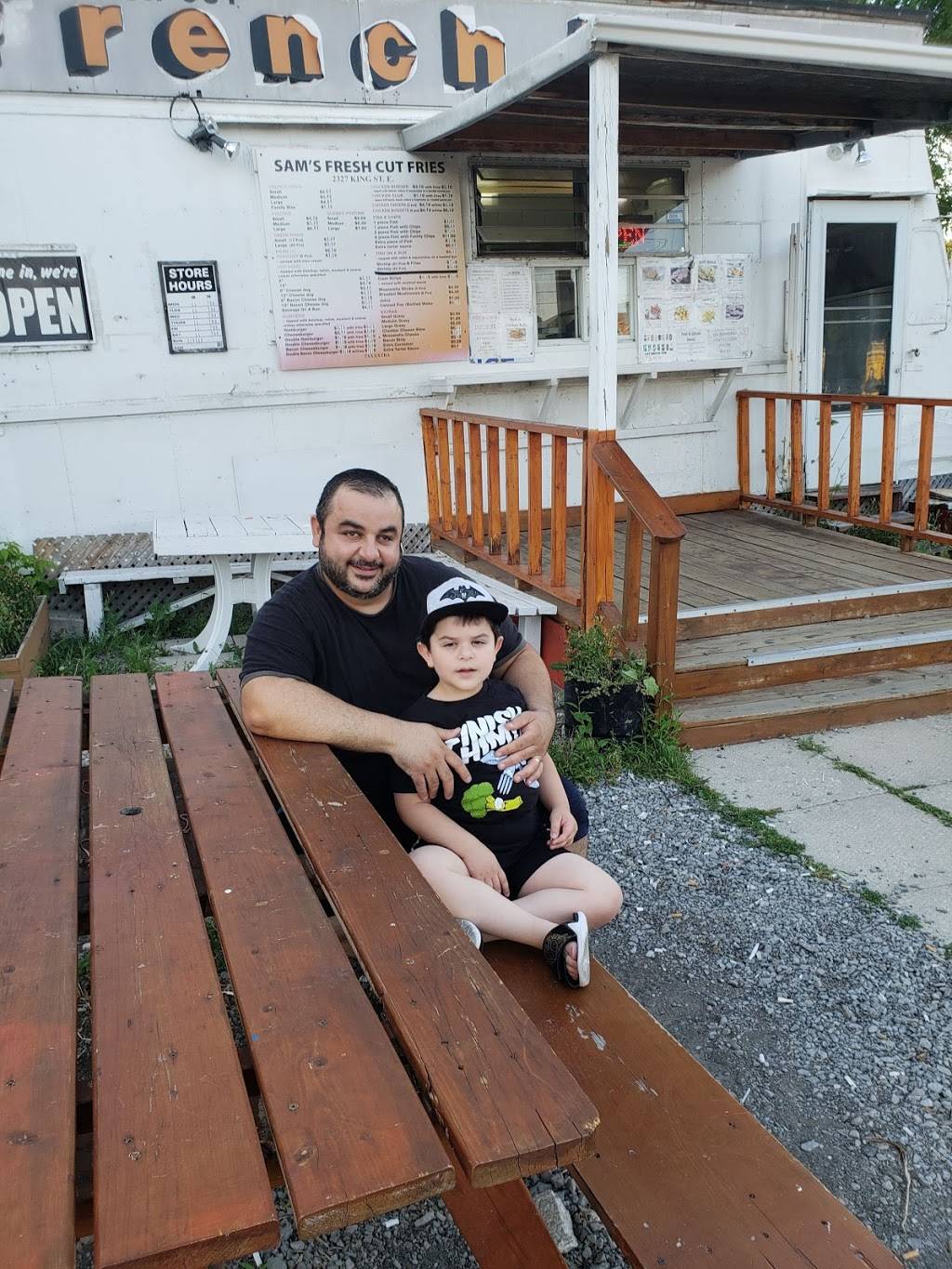 Sams Fresh Cut Fries | restaurant | 2327 King St E, Hamilton, ON L8K 1X6, Canada | 2897001851 OR +1 289-700-1851