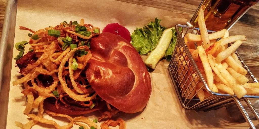 Rounders Bicentennial | restaurant | 2940 Bicentennial Pkwy, Henderson, NV 89052, USA | 7023070900 OR +1 702-307-0900