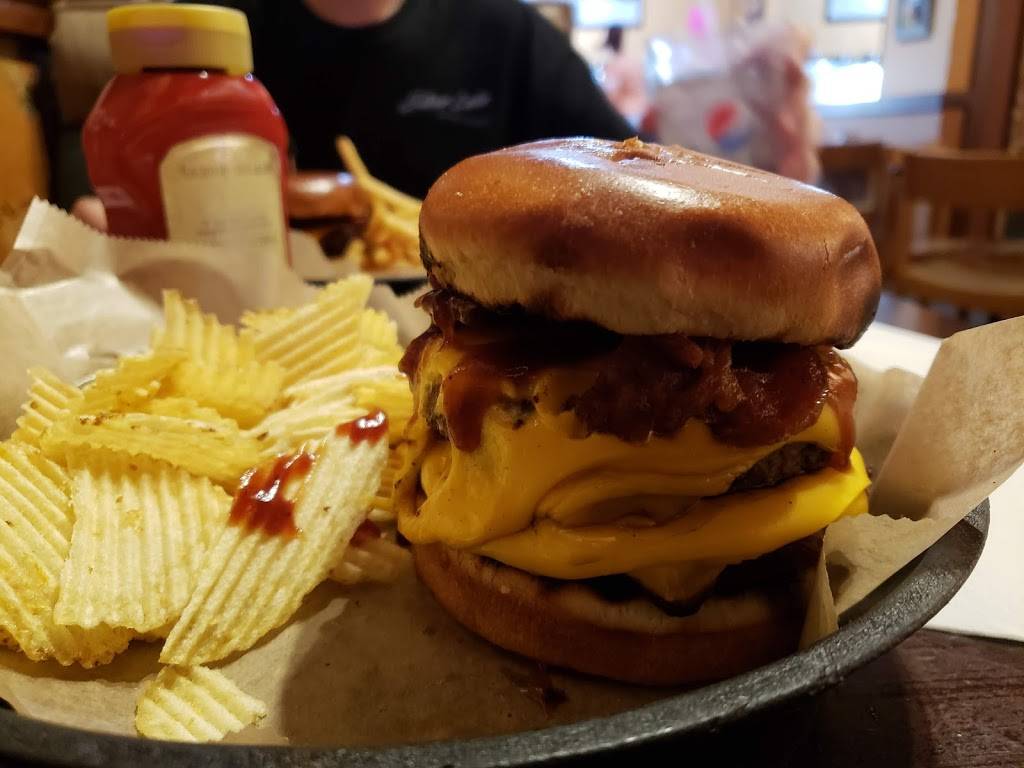 Kristis Pour House | restaurant | 211 E Main St, Hart, MI 49420, USA | 2318732378 OR +1 231-873-2378