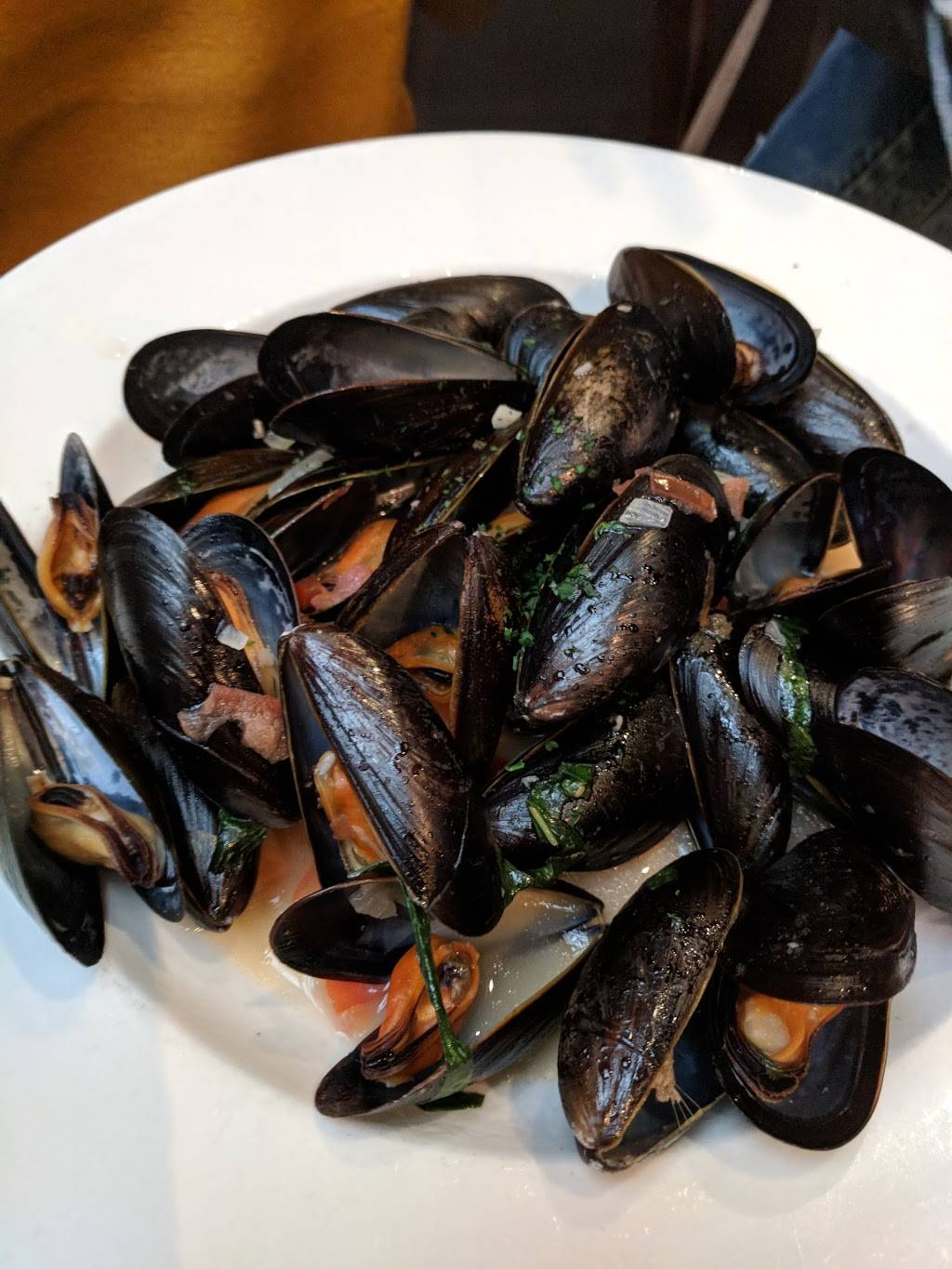 Dees Brick Oven Pizza & Kitchen | restaurant | 107-23 Metropolitan Ave, Forest Hills, NY 11375, USA | 8884883337 OR +1 888-488-3337