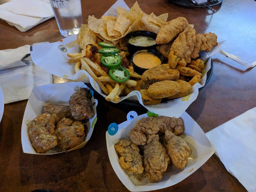 Buffalo Wild Wings | restaurant | 15301 Ventura Blvd P16, Sherman Oaks, CA 91403, USA | 8187289640 OR +1 818-728-9640