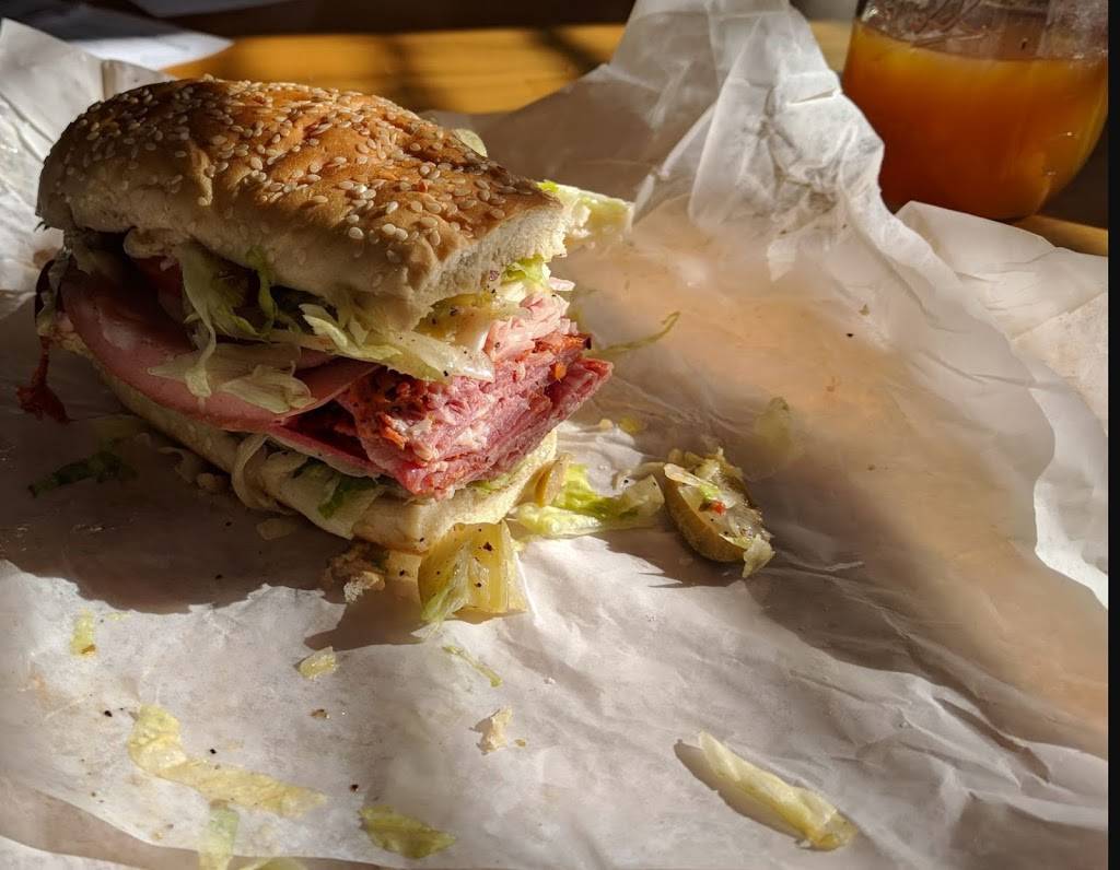 Giovannis Italian Deli/Pasta | restaurant | 6100 NE Antioch Rd, Kansas City, MO 64119, USA | 8164599500 OR +1 816-459-9500