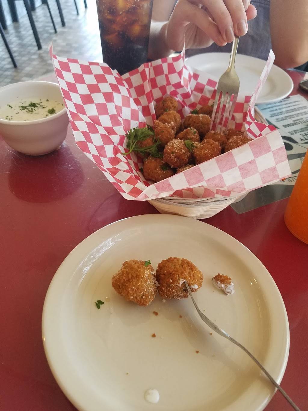 Roccos Little Chicago | restaurant | 2707 E Broadway Blvd, Tucson, AZ 85716, USA | 5203211860 OR +1 520-321-1860