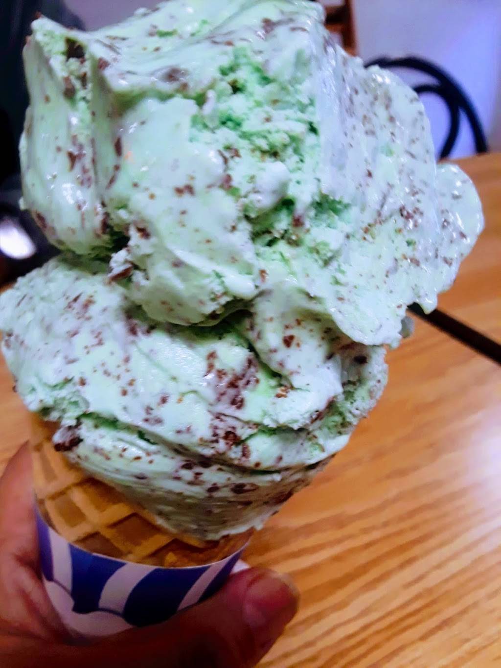 Dars Double Scoop | restaurant | 1048 Rice St, St Paul, MN 55117, USA | 6514892422 OR +1 651-489-2422