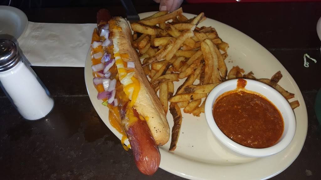 Snuffers Restaurant & Bar | restaurant | 2901 Village Dr, Rockwall, TX 75087, USA | 9727229811 OR +1 972-722-9811