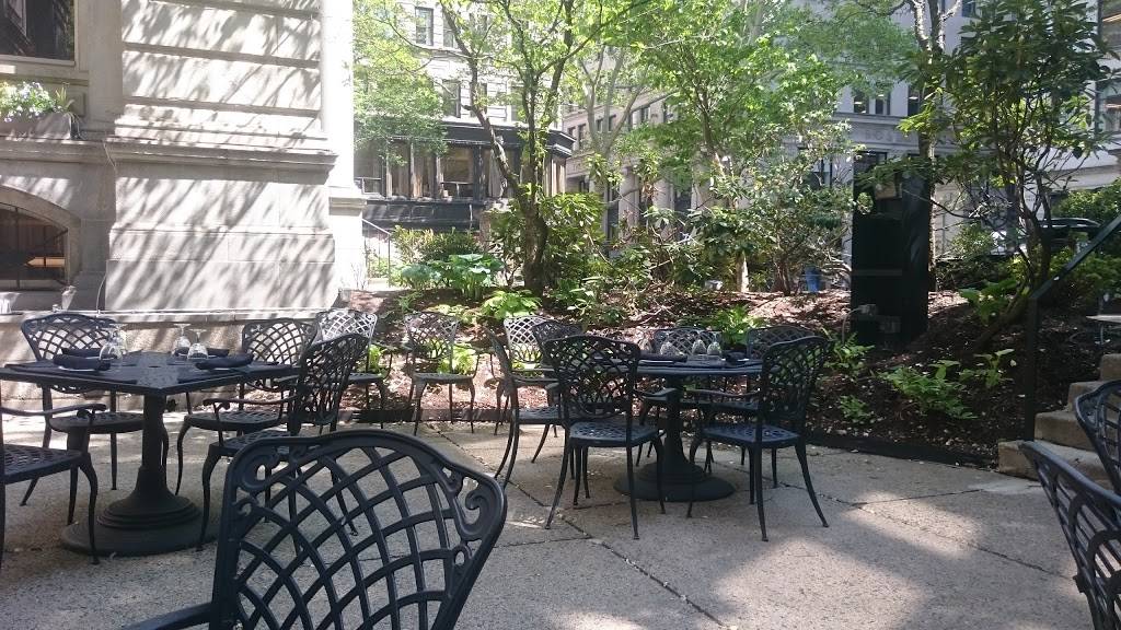 Ruths Chris Steak House | restaurant | 45 School St, Boston, MA 02108, USA | 6177428401 OR +1 617-742-8401