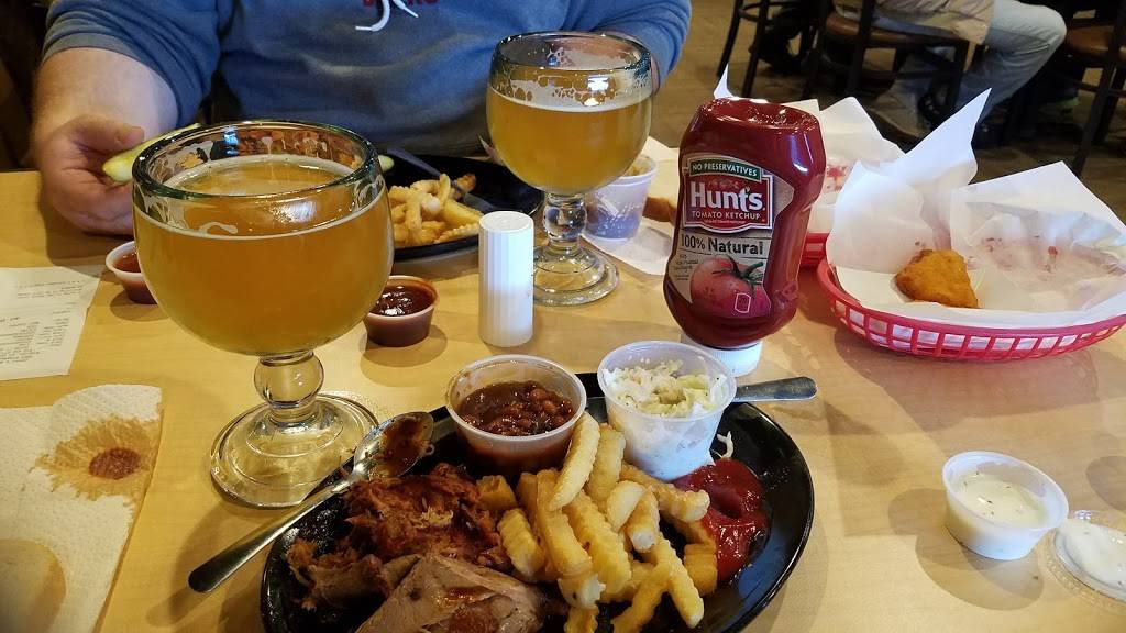 Johnnys BBQ | restaurant | 5959 Broadmoor St, Mission, KS 66202, USA | 9134320777 OR +1 913-432-0777