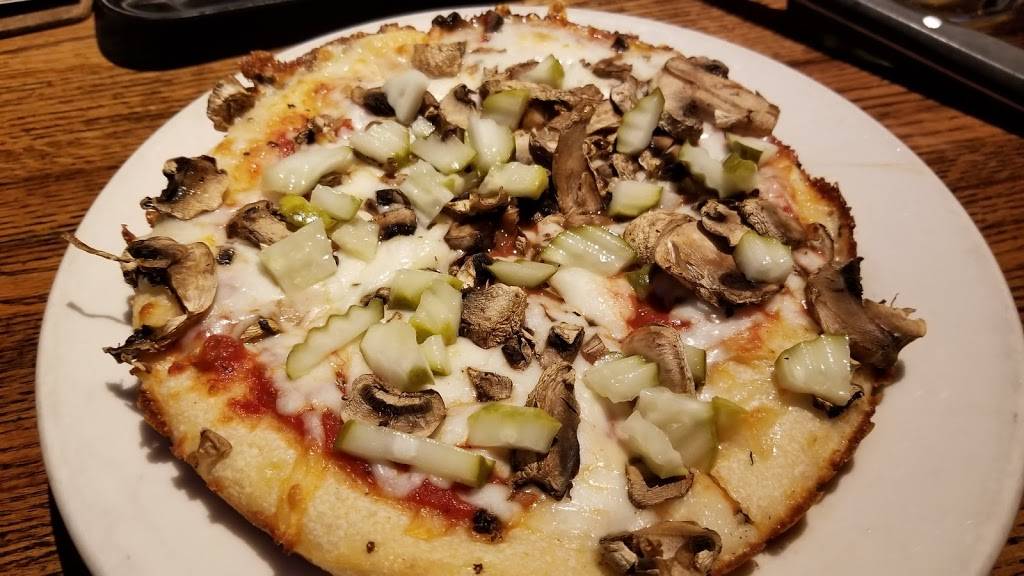 Old Chicago Pizza and Taproom | restaurant | 2100 Snelling Ave N Suite 64, Roseville, MN 55113, USA | 6516390303 OR +1 651-639-0303