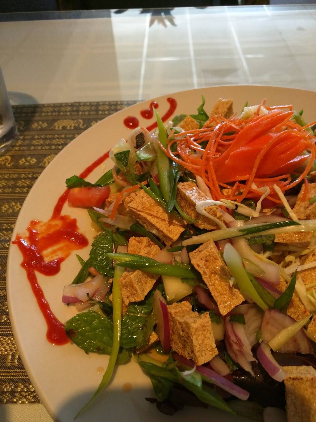 Moms Thai House | restaurant | 439 N Main St, Manteca, CA 95336, USA | 2096657890 OR +1 209-665-7890