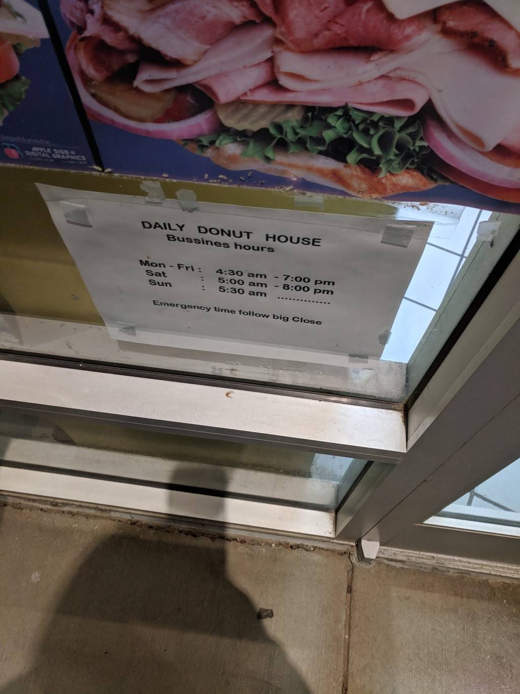 Daily Donut House & Sandwich | bakery | 39522 10th St W # D, Palmdale, CA 93551, USA | 6612733078 OR +1 661-273-3078