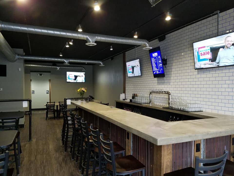 Chilly Water Tap Room | restaurant | 4155 Boulevard Pl, Indianapolis, IN 46208, USA | 3174265731 OR +1 317-426-5731